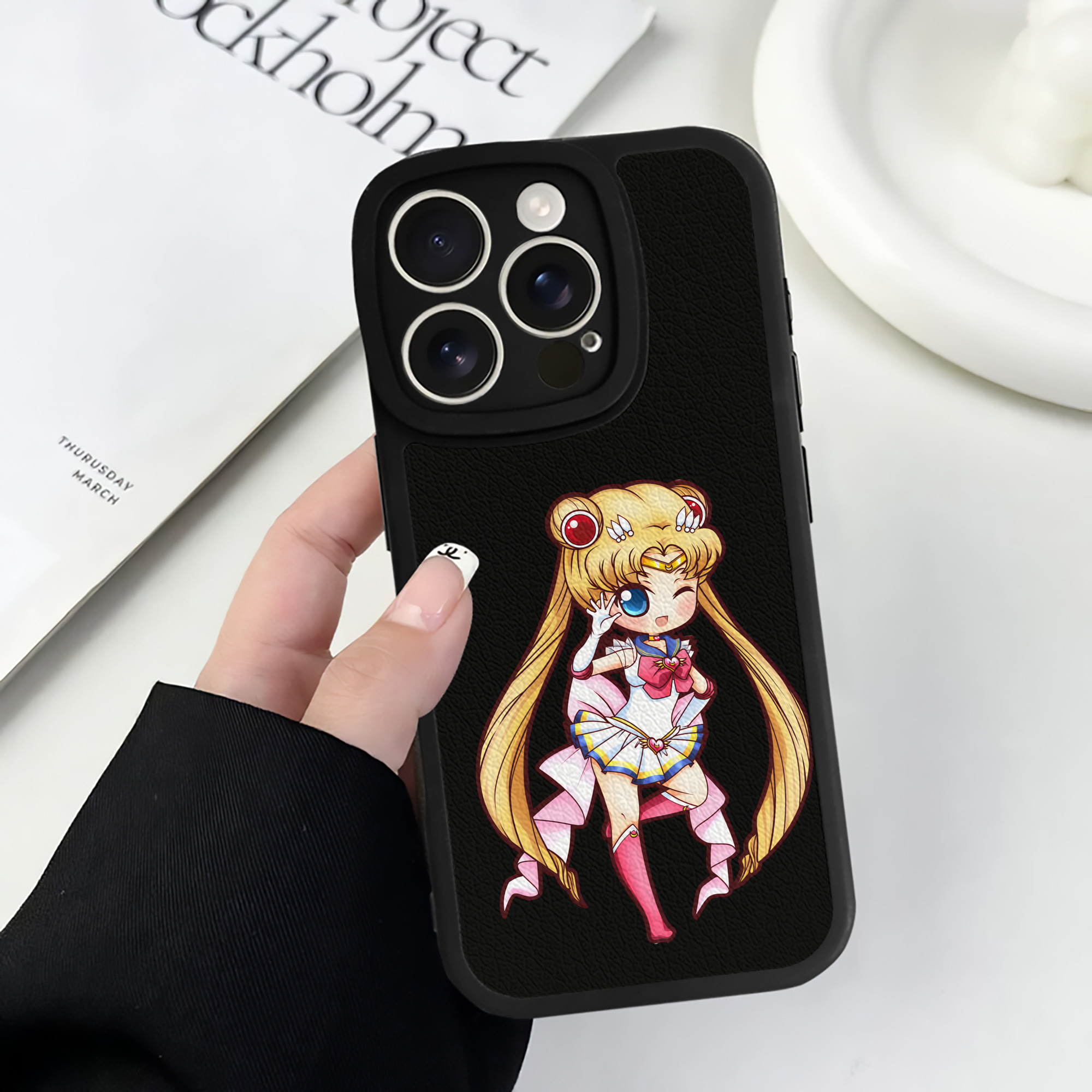 （画像用） 美少女戦士セーラームーン 月野 うさぎ つきの うさぎ Sailor Moon Tsukino Usagi 【iPhone 16シリーズ対応】シリコンスマホケース（レザー調） 材質：シリコン